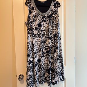 Vneck sleeveless dress